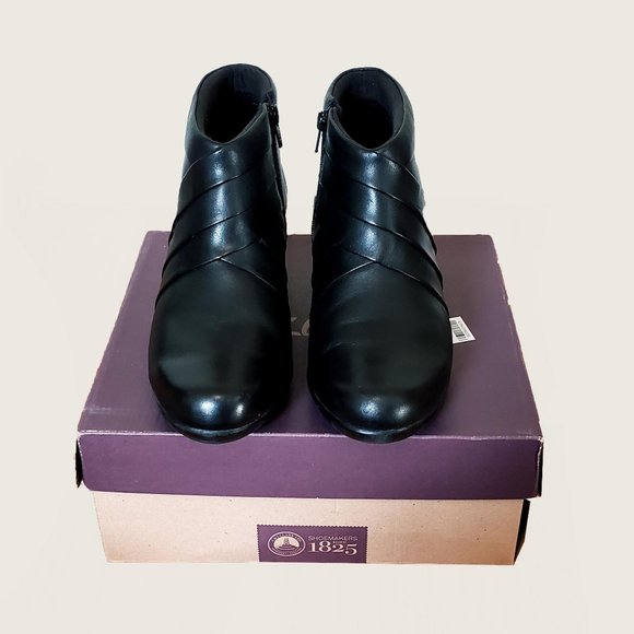 Clarks Malia Hue Booties - Picture 2 of 8